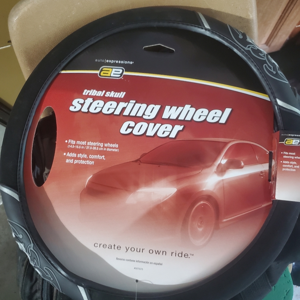 Steering wheel cover